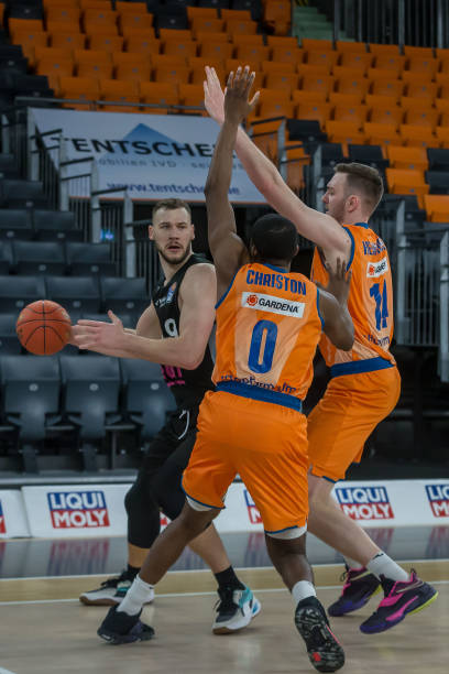 手收缩防守 手收缩防守